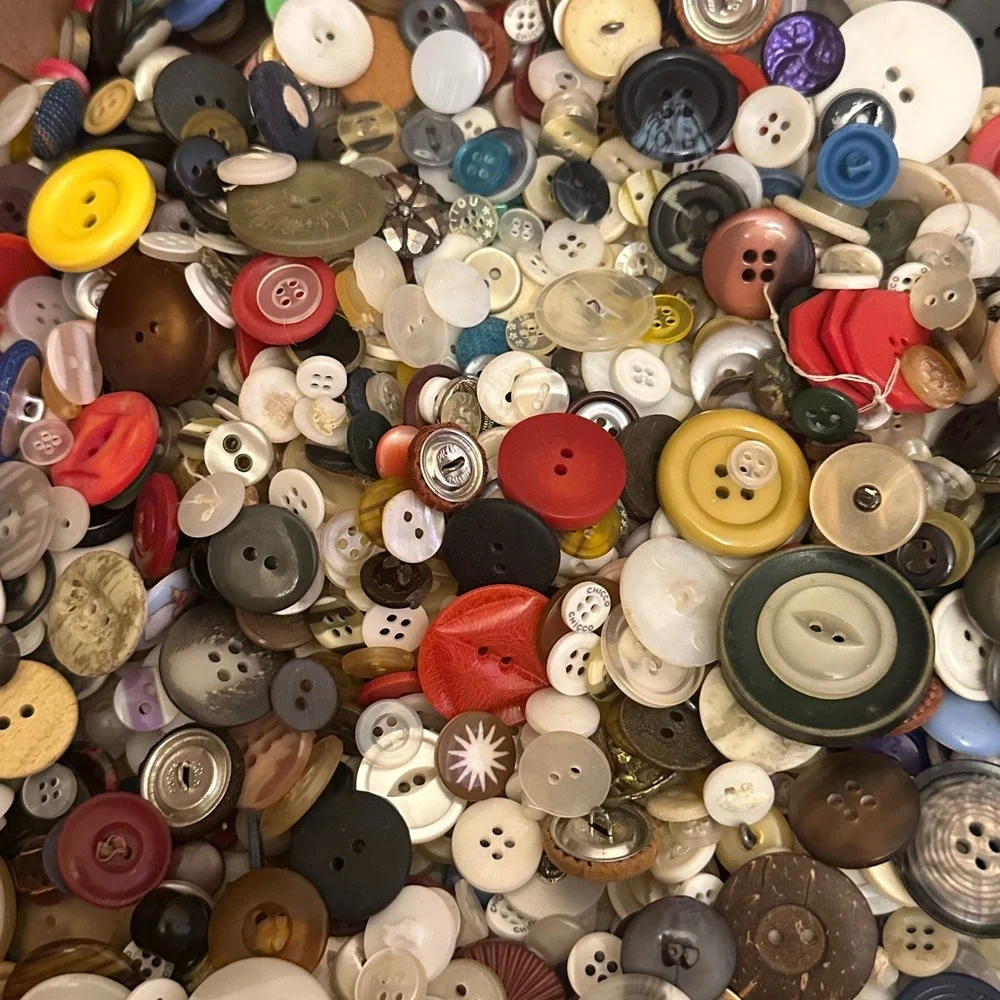 Bulk Lot 2lb 11oz Assorted Sewing Buttons Vintage Modern Mixed Colors Crafts DIY